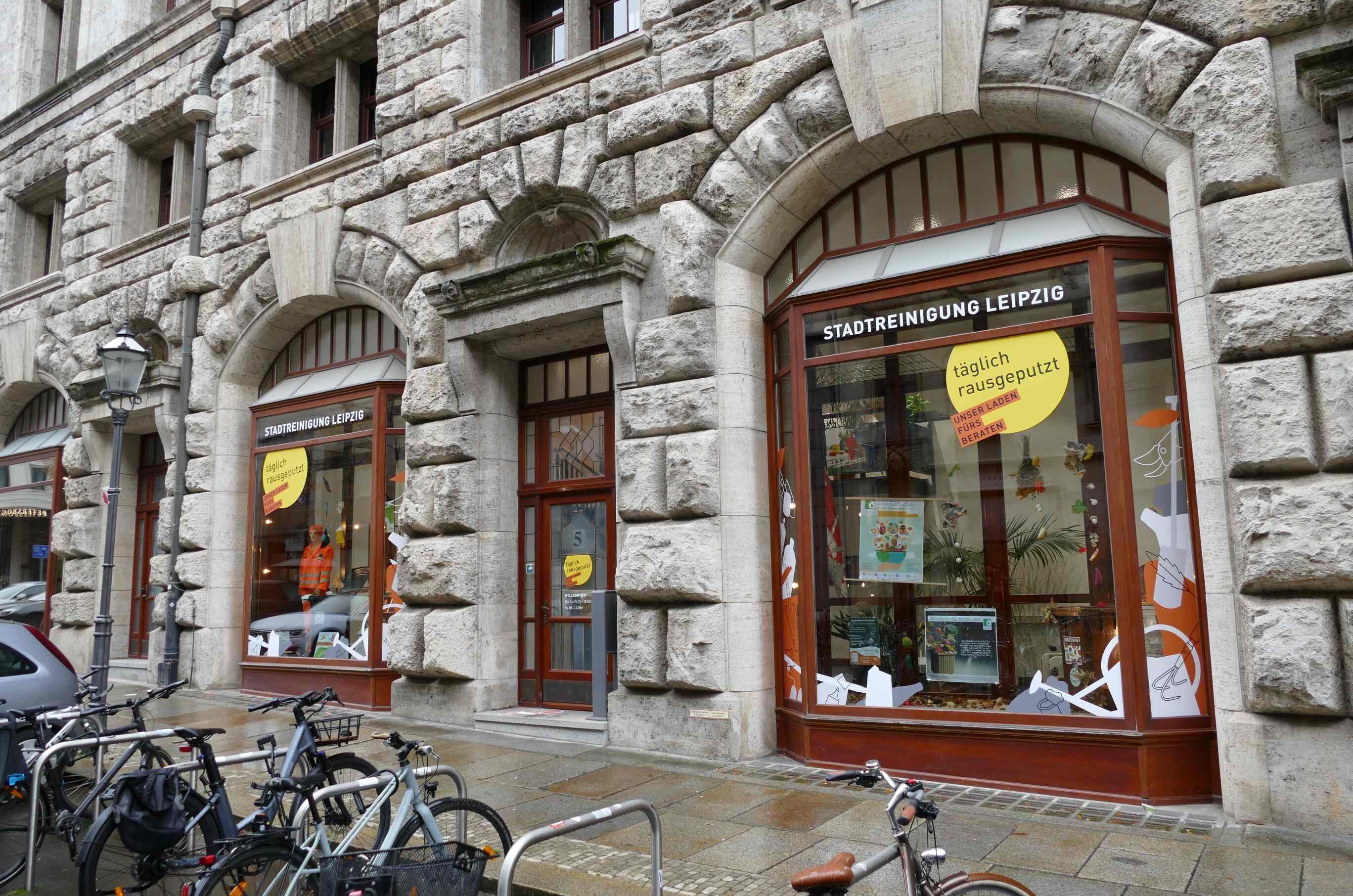 Fassade und Schaufenster vom Laden f&uuml;rs Beraten